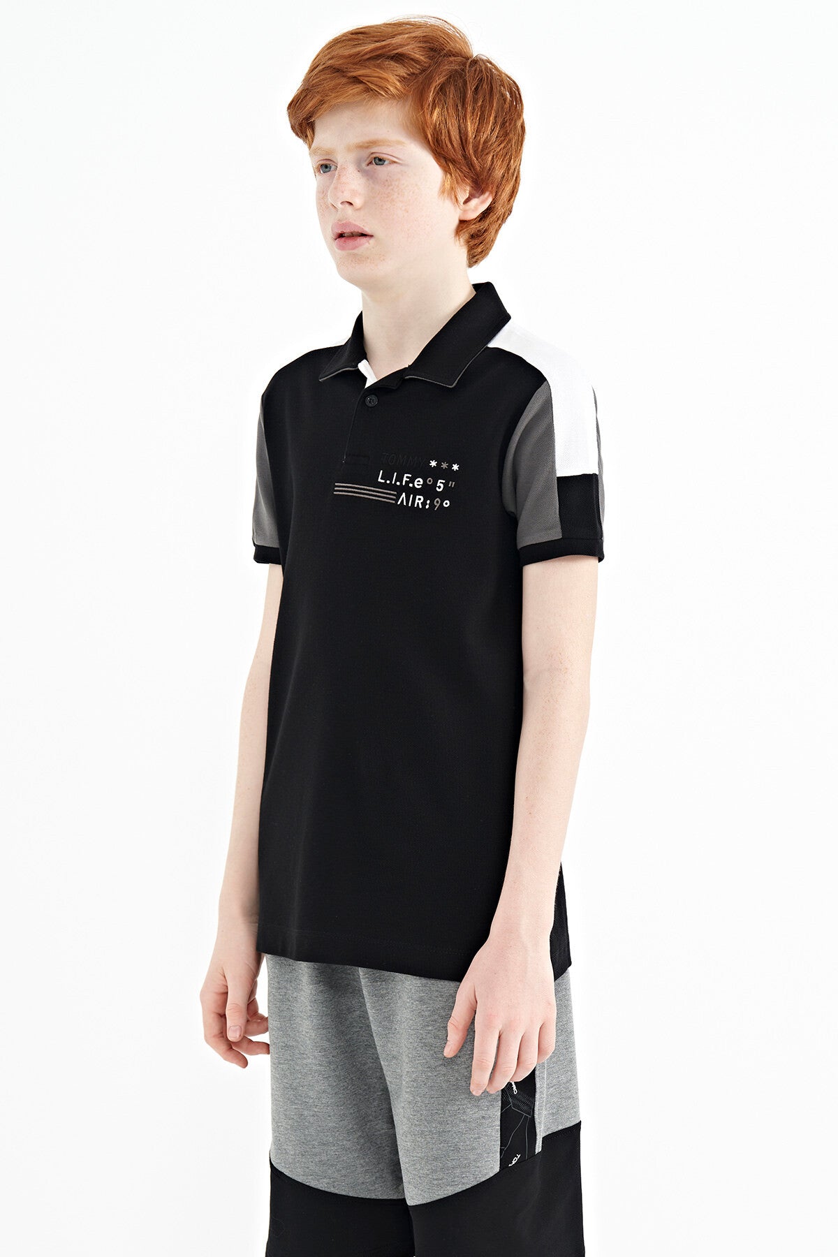Black Color Blocked Shoulder Trim Detailed Standard Pattern Boys T-Shirt - 11155