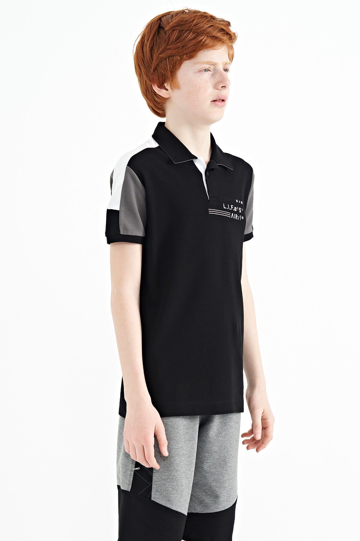 Black Color Blocked Shoulder Trim Detailed Standard Pattern Boys T-Shirt - 11155