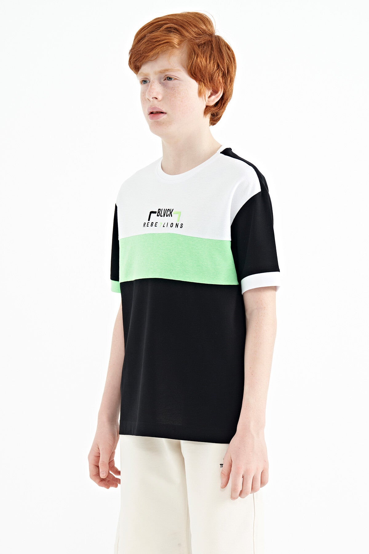 Black Color Gradient Embroidered Oversize Boys' T-Shirt - 11159