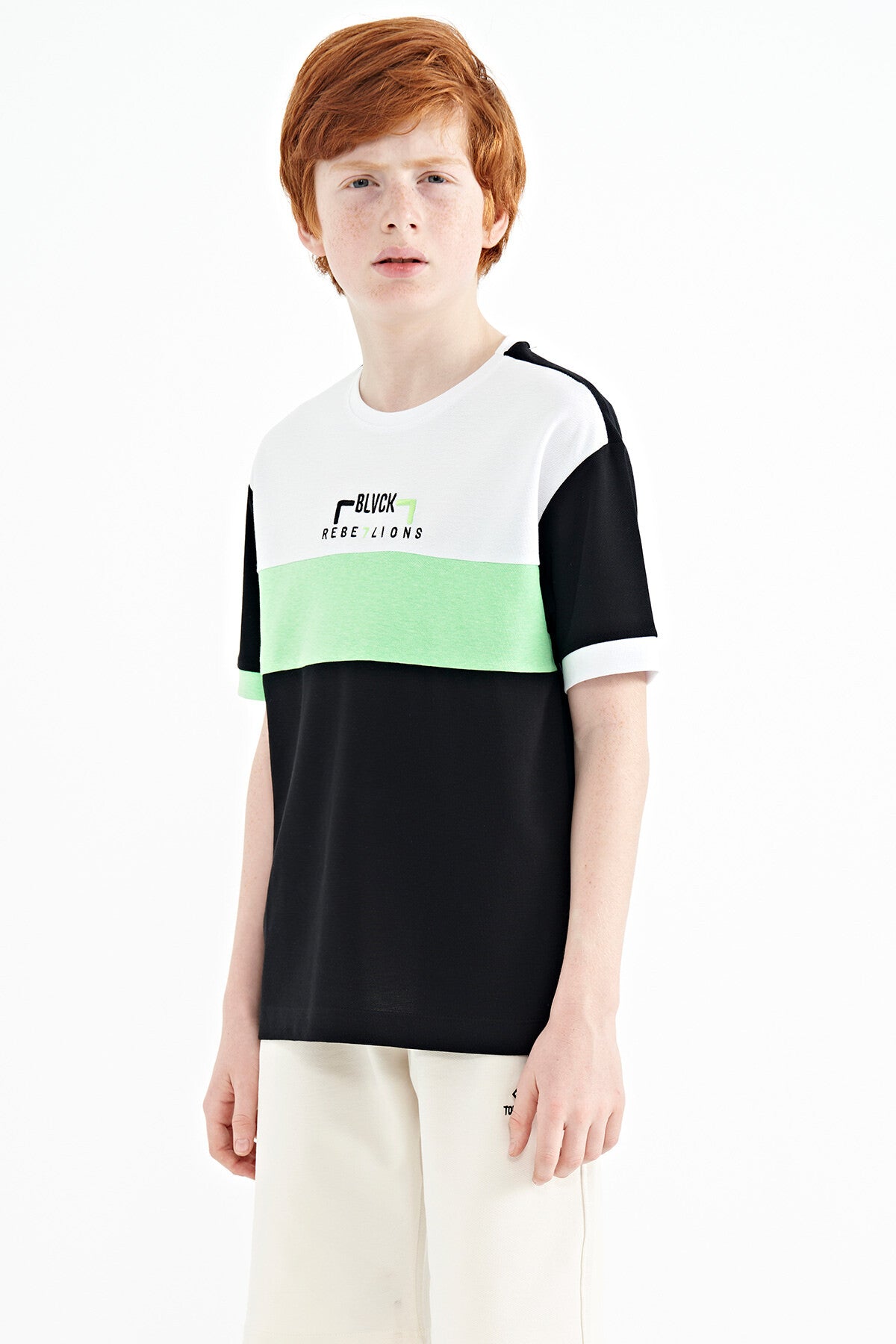 Black Color Gradient Embroidered Oversize Boys' T-Shirt - 11159