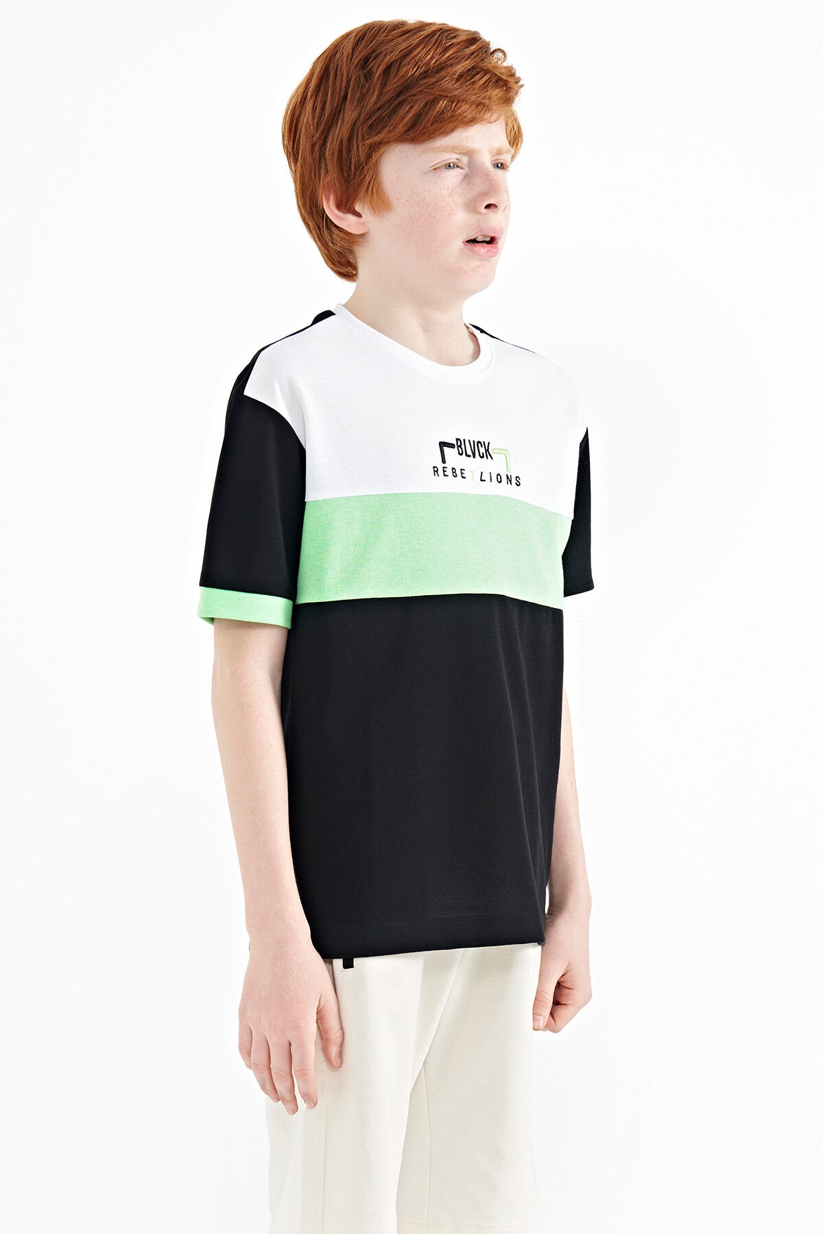 Black Color Gradient Embroidered Oversize Boys' T-Shirt - 11159