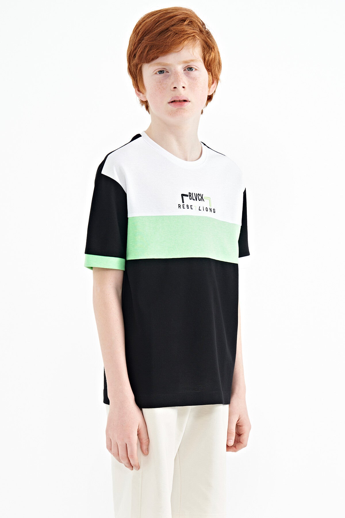 Black Color Gradient Embroidered Oversize Boys' T-Shirt - 11159