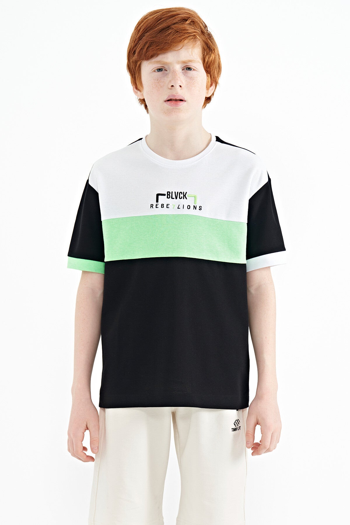 Black Color Gradient Embroidered Oversize Boys' T-Shirt - 11159