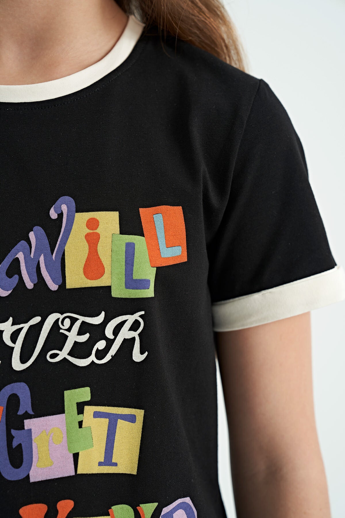 Black Color Detailed O Collar Comfort Fit Girls T-Shirt - 75109
