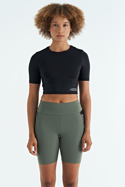 Black Backless Standard Fit O Collar Women's Crop T-Shirt - 97265