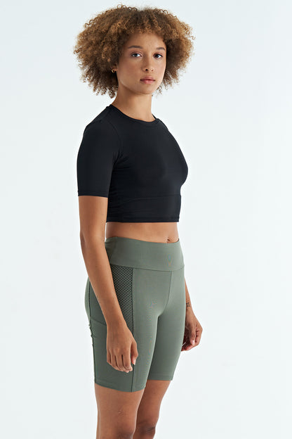 Black Backless Standard Fit O Collar Women's Crop T-Shirt - 97265