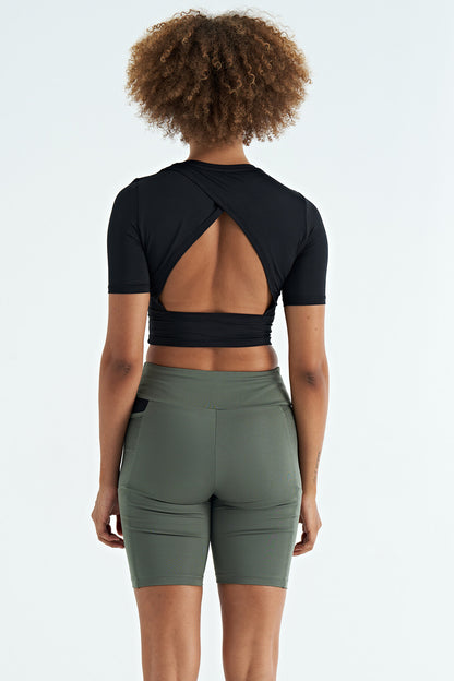 Black Backless Standard Fit O Collar Women's Crop T-Shirt - 97265