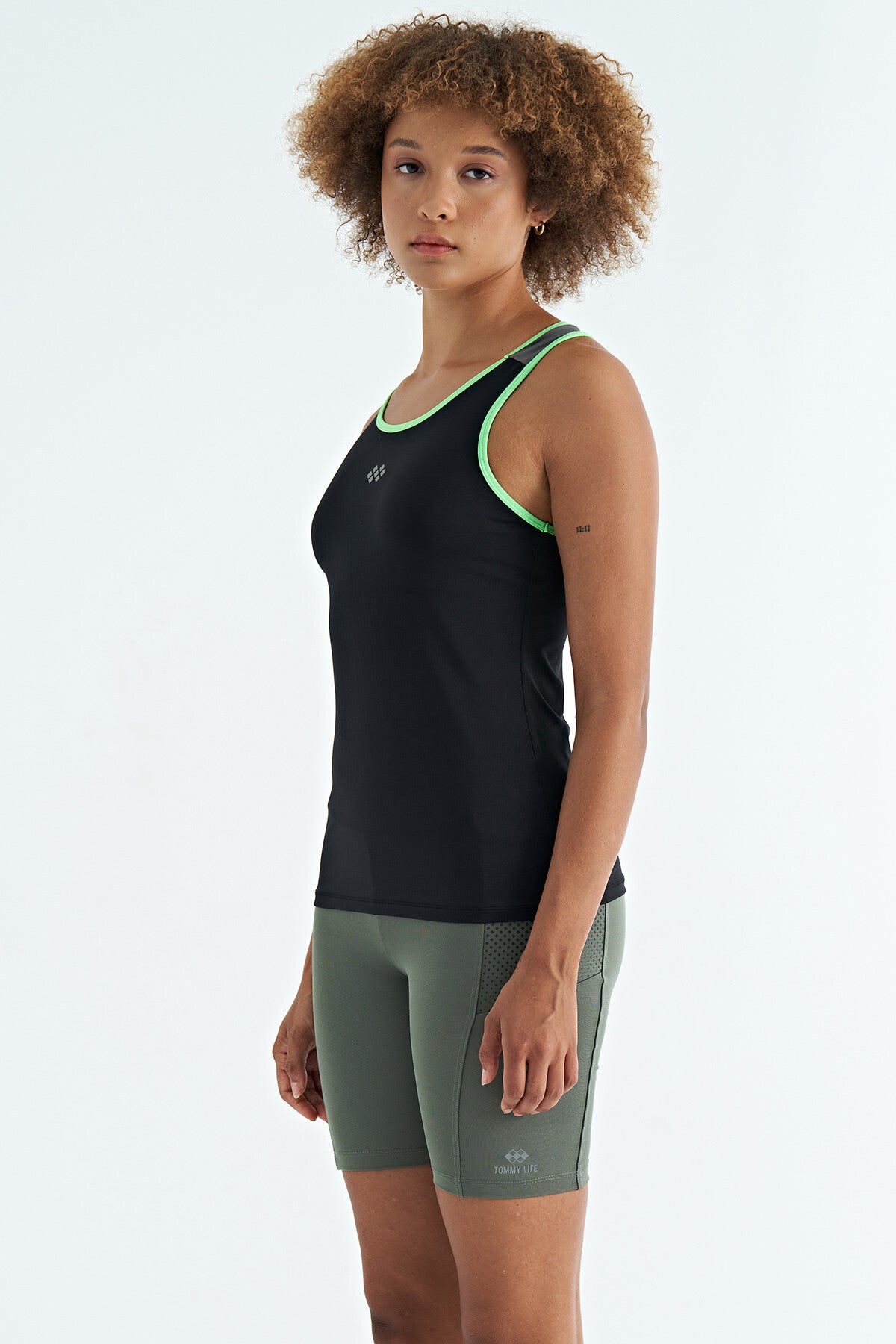 Black Back Detailed Printed Standard Cut Women's Singlet - 97269