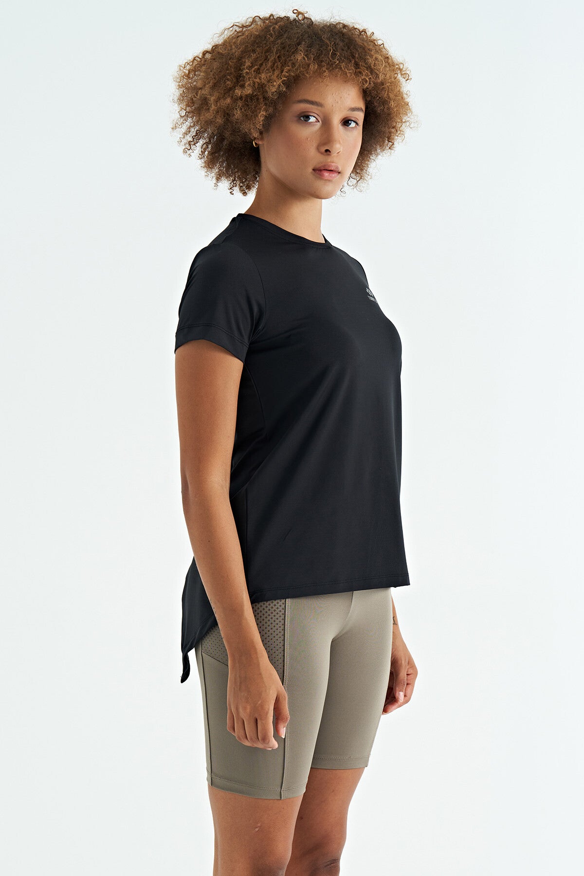 Black Back Slit Detailed O Collar Short Sleeve Standard Fit Women's T-Shirt - 97267
