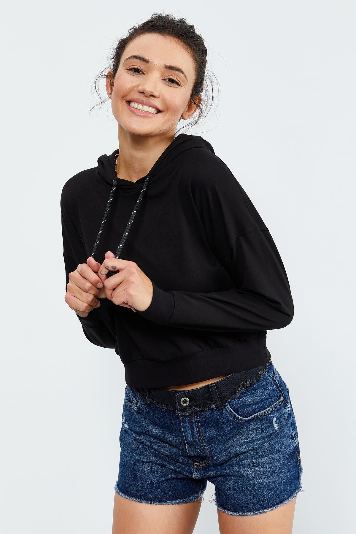 Black Long Sleeve Comfort Fit Hooded Women's Sweatshirt - 97115