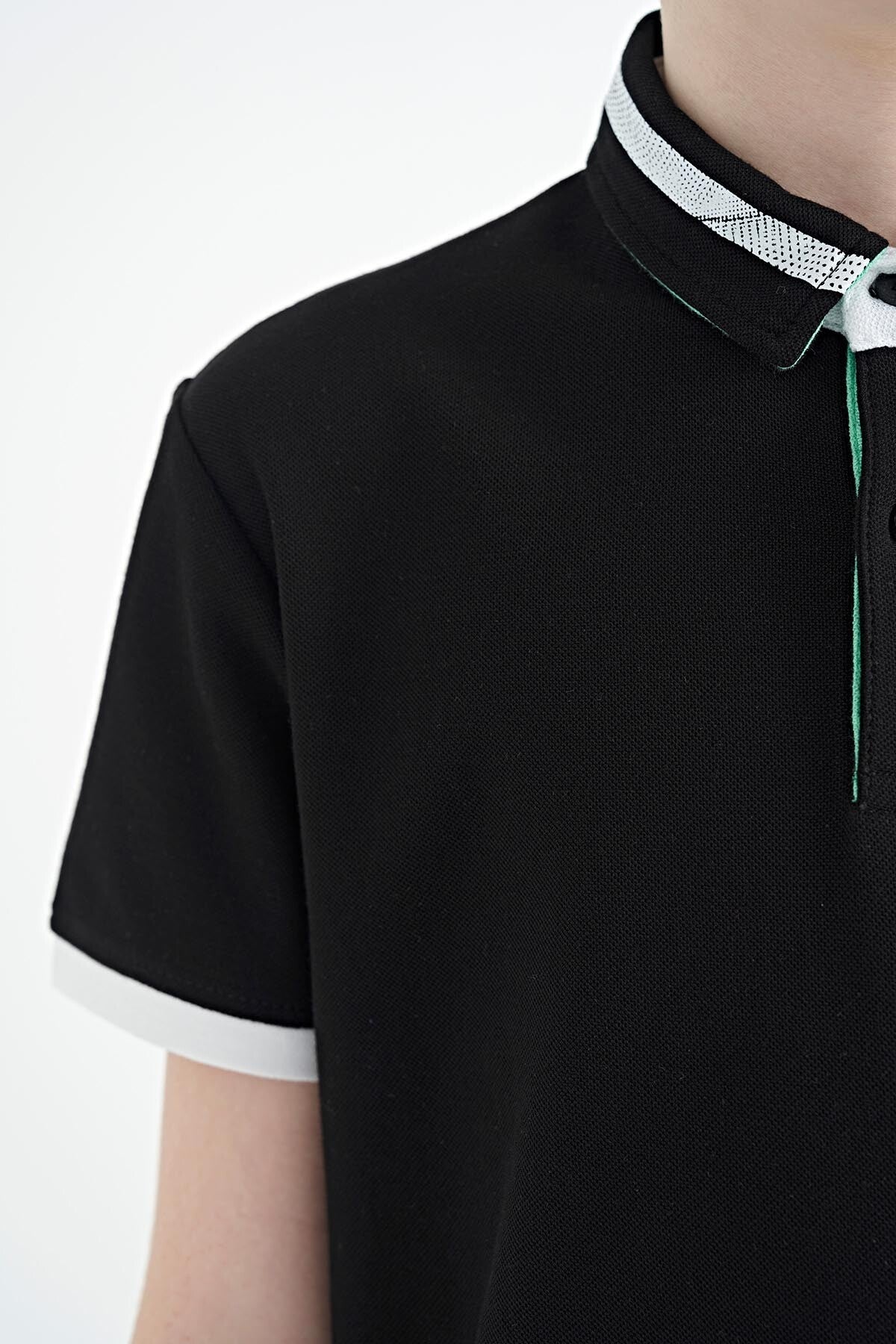 Black Collar Color Block Print Detailed Standard Cut Boys T-Shirt - 11111