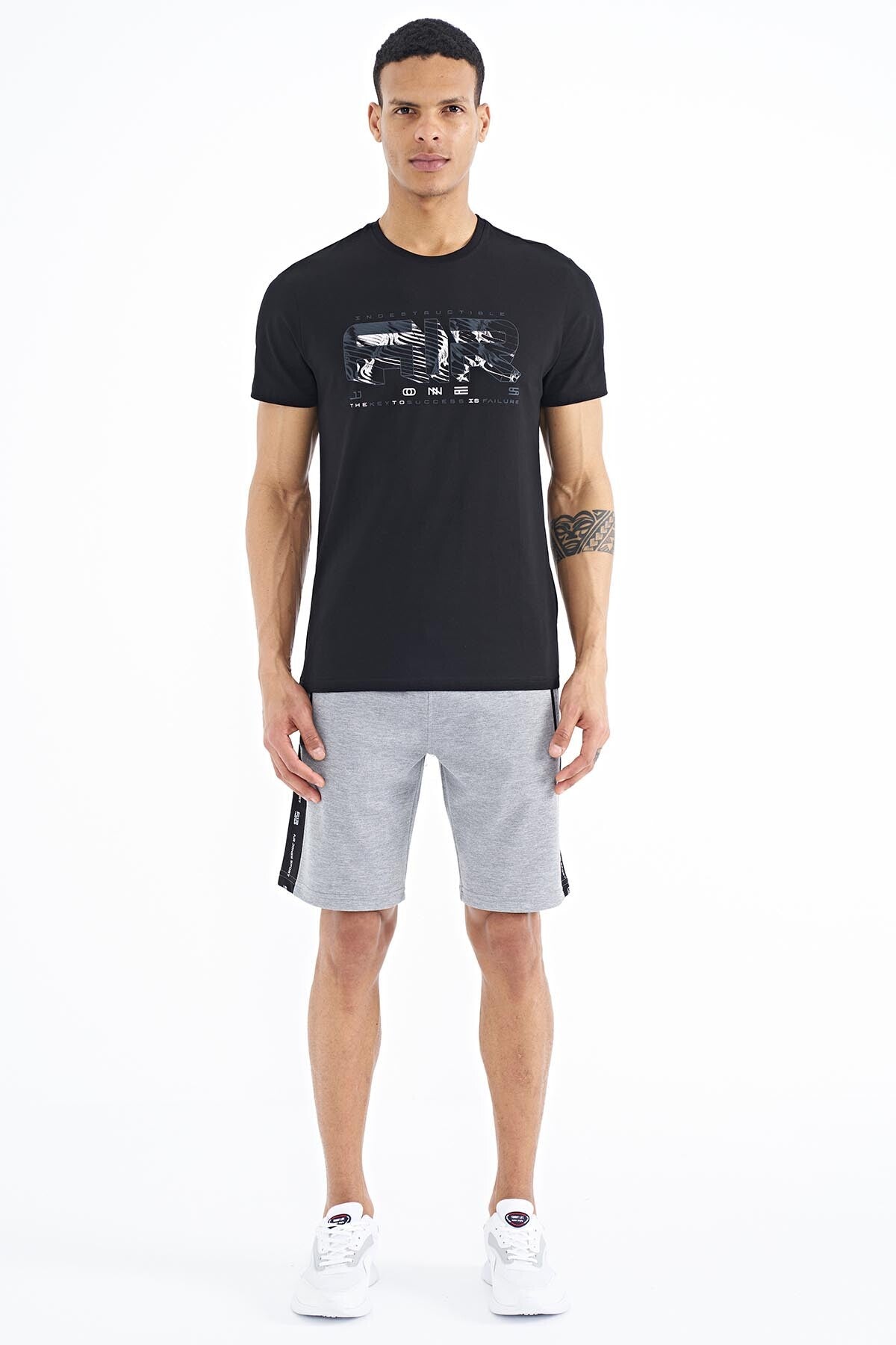 Oscar Black Standard Fit Men's T-Shirt - 88226