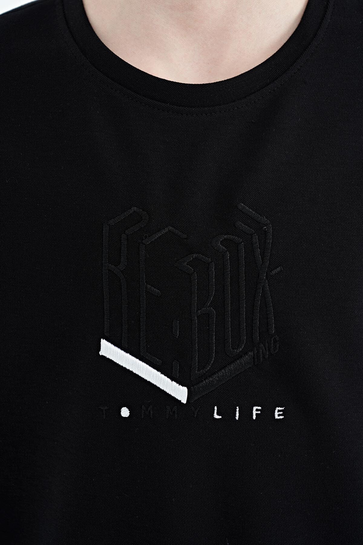 Black Embroidered O Collar Oversize Boys T-Shirt - 11151
