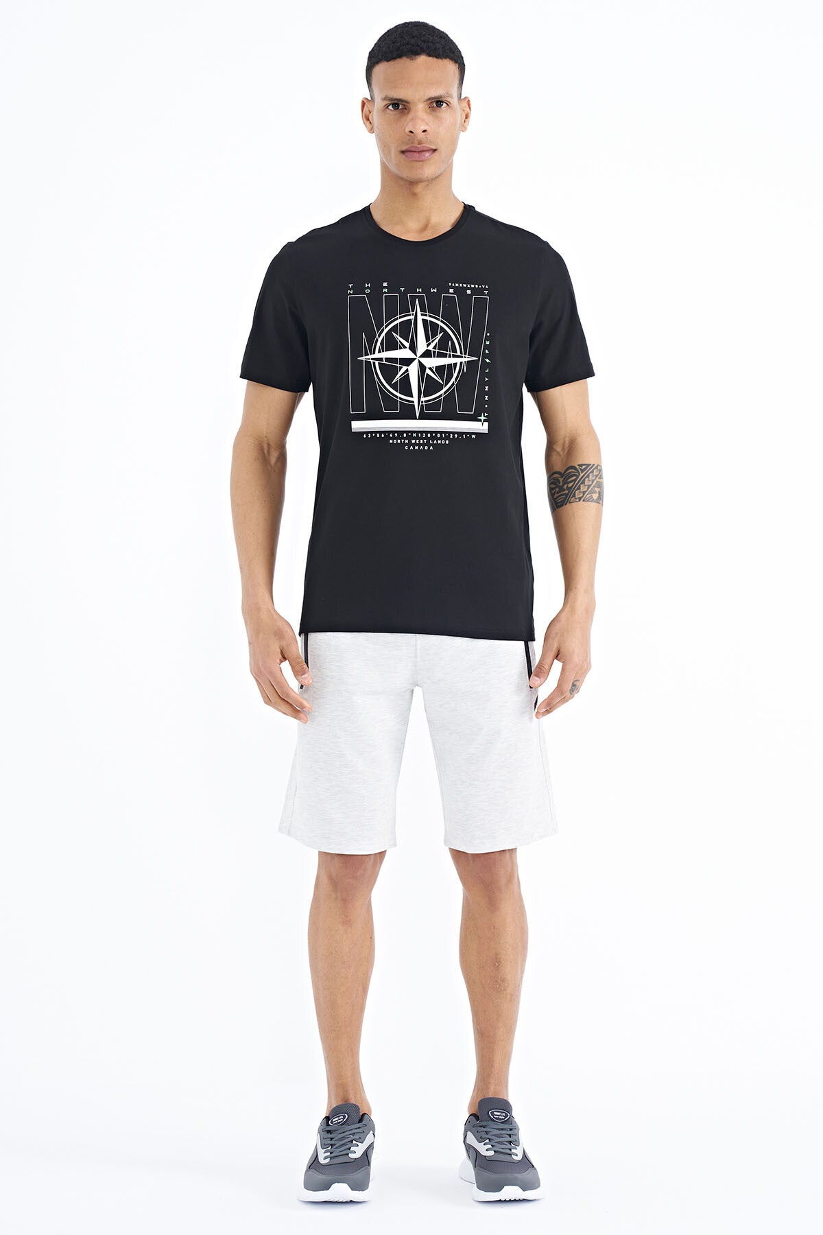 Black Writing and Compass Printed Standard Fit O Collar Men's T-Shirt - 88173