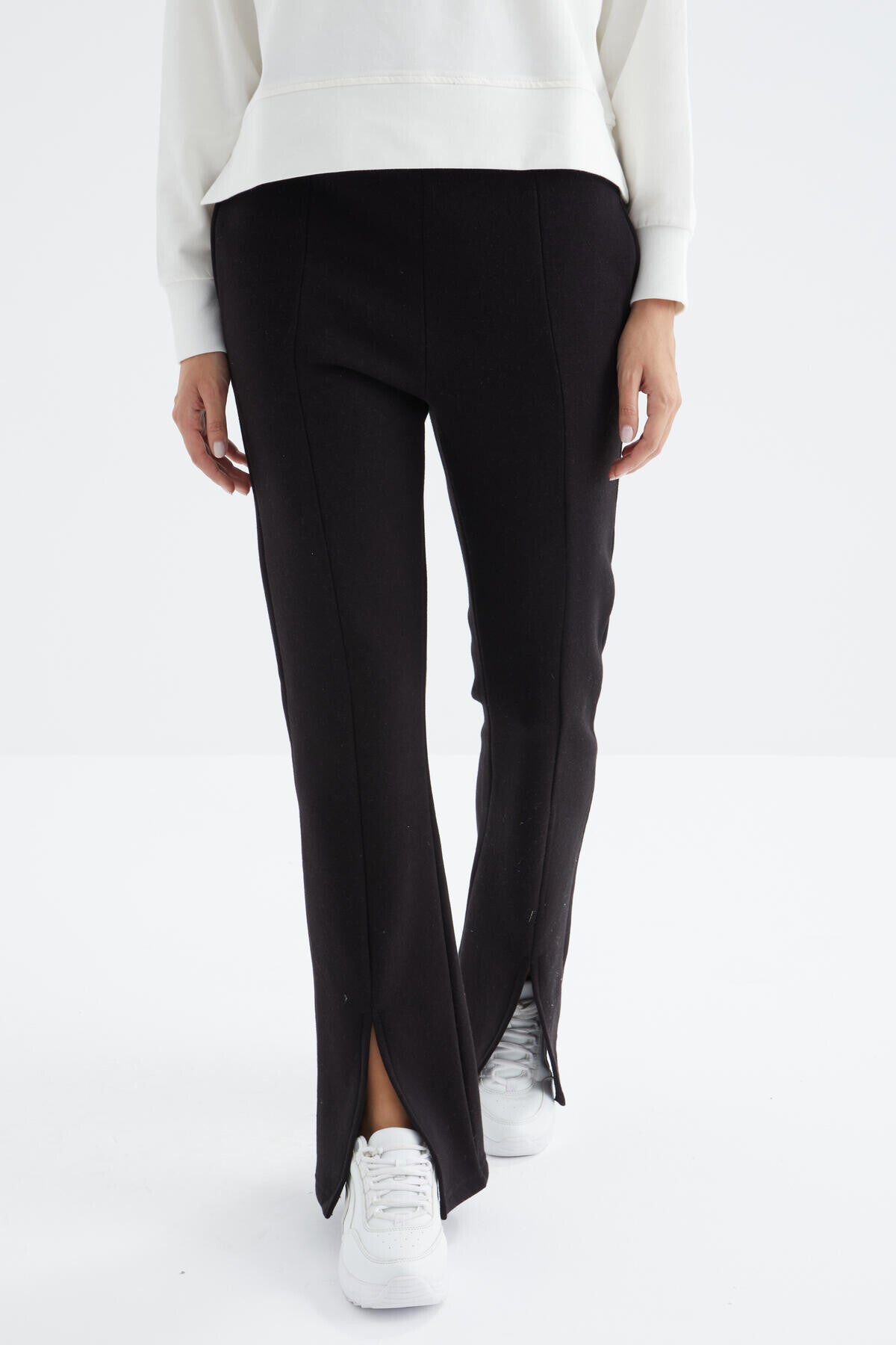 Black High Waist Front Slit Detailed Side Pocket Comfortable Fit Women's Tracksuit Bottom - 94625