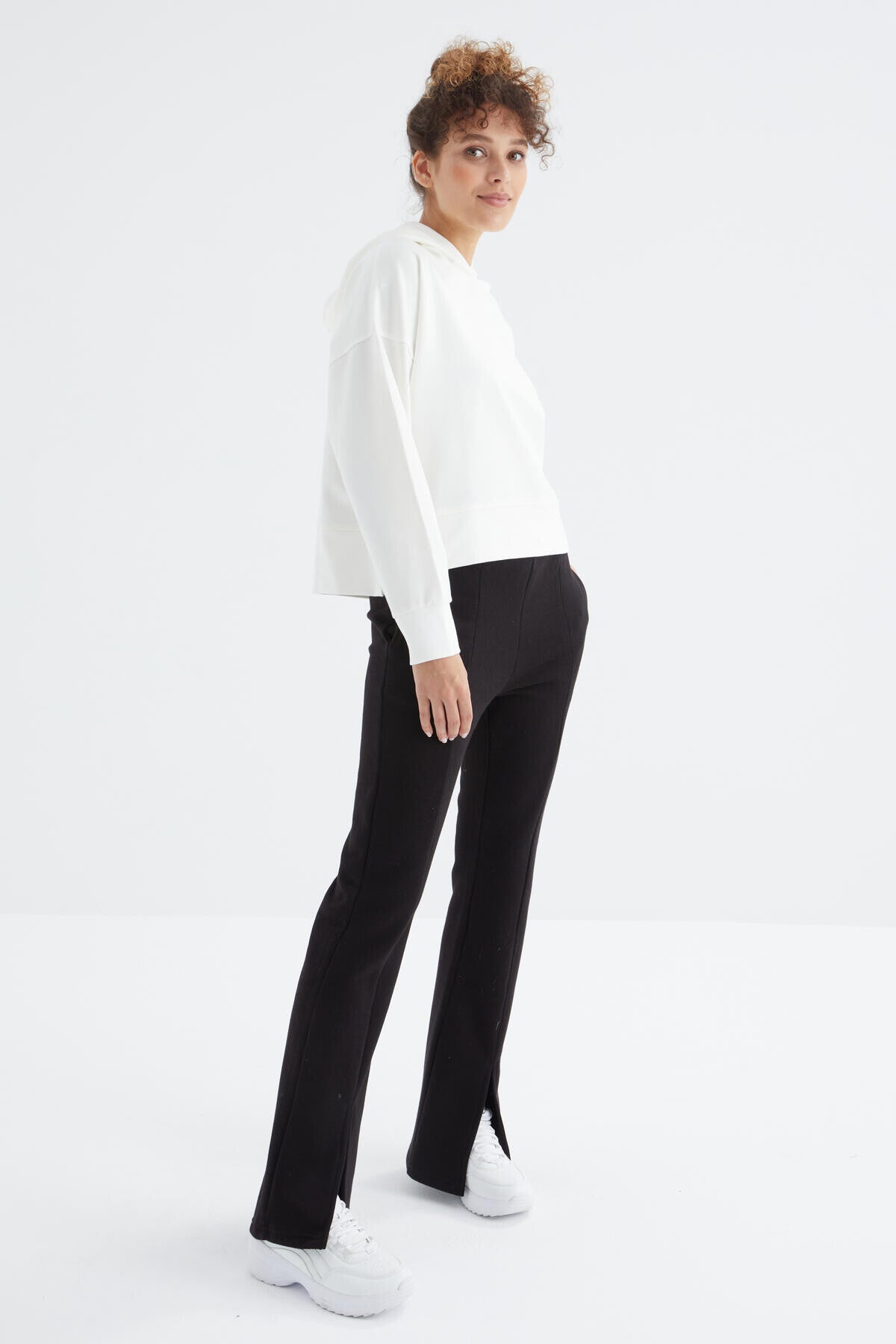 Black High Waist Front Slit Detailed Side Pocket Comfortable Fit Women's Tracksuit Bottom - 94625