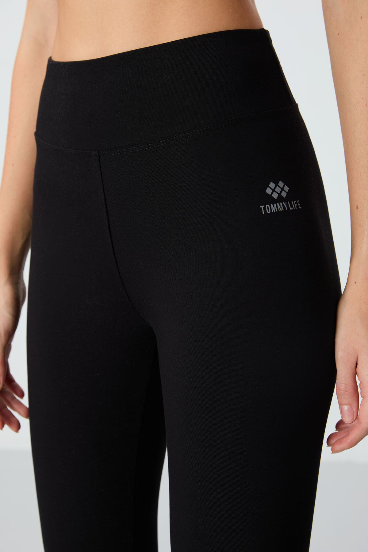 Black high waist slim fit narrow sleeve women capri tights - 93097