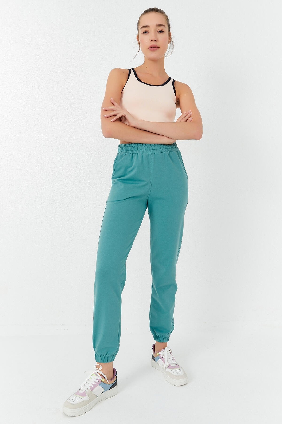 Somon Basic Zero Sleeve Narrow Fit U Collar Women's Crop Top Singlet - 97162