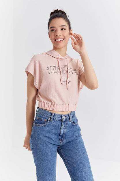 Salmon Hooded Letter Print Elastic Waist Crinkle Fabric Women's Crop Top T-Shirt - 97230