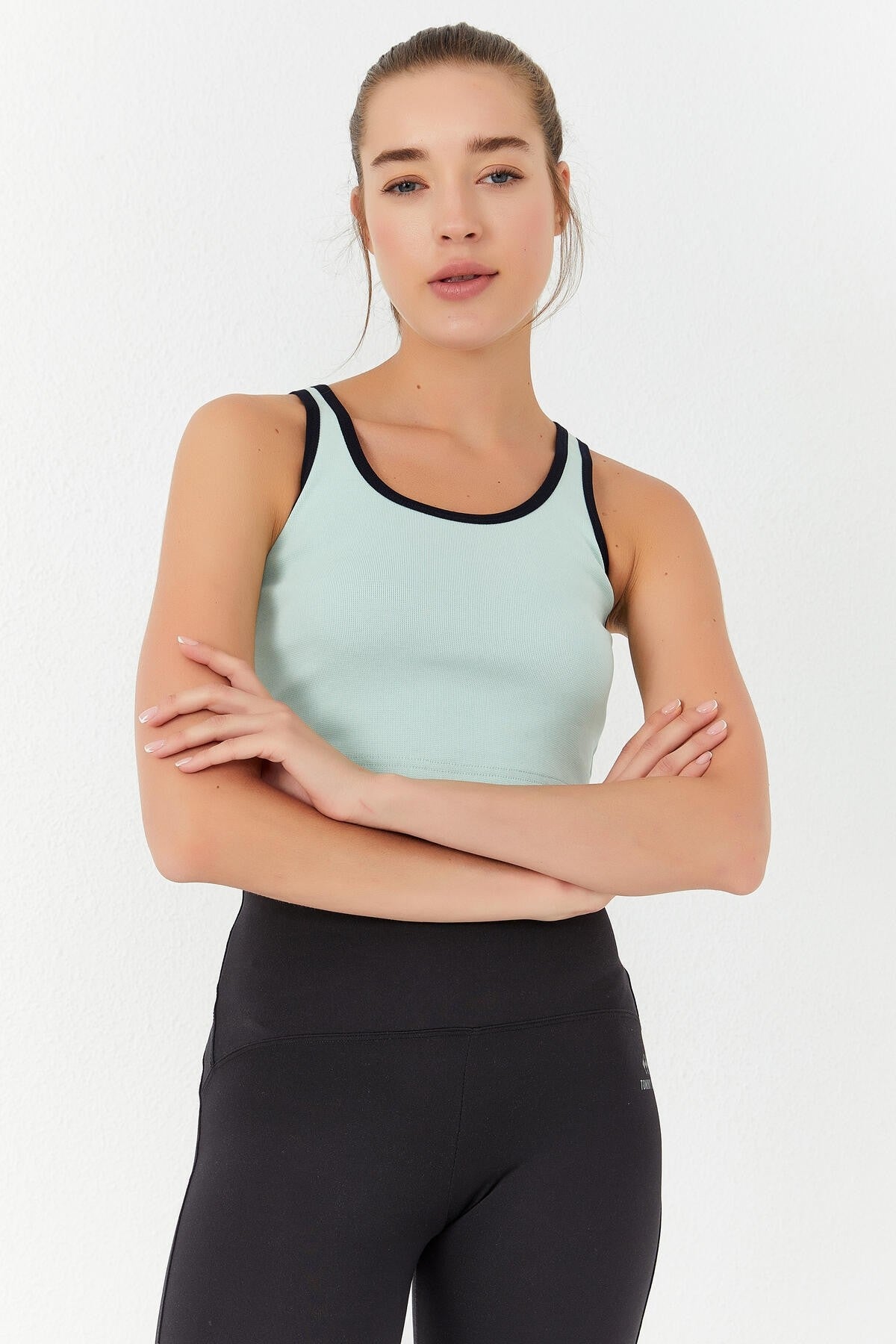 Light Green Basic Zero Sleeve Narrow Fit U Neck Women's Crop Top Singlet - 97162