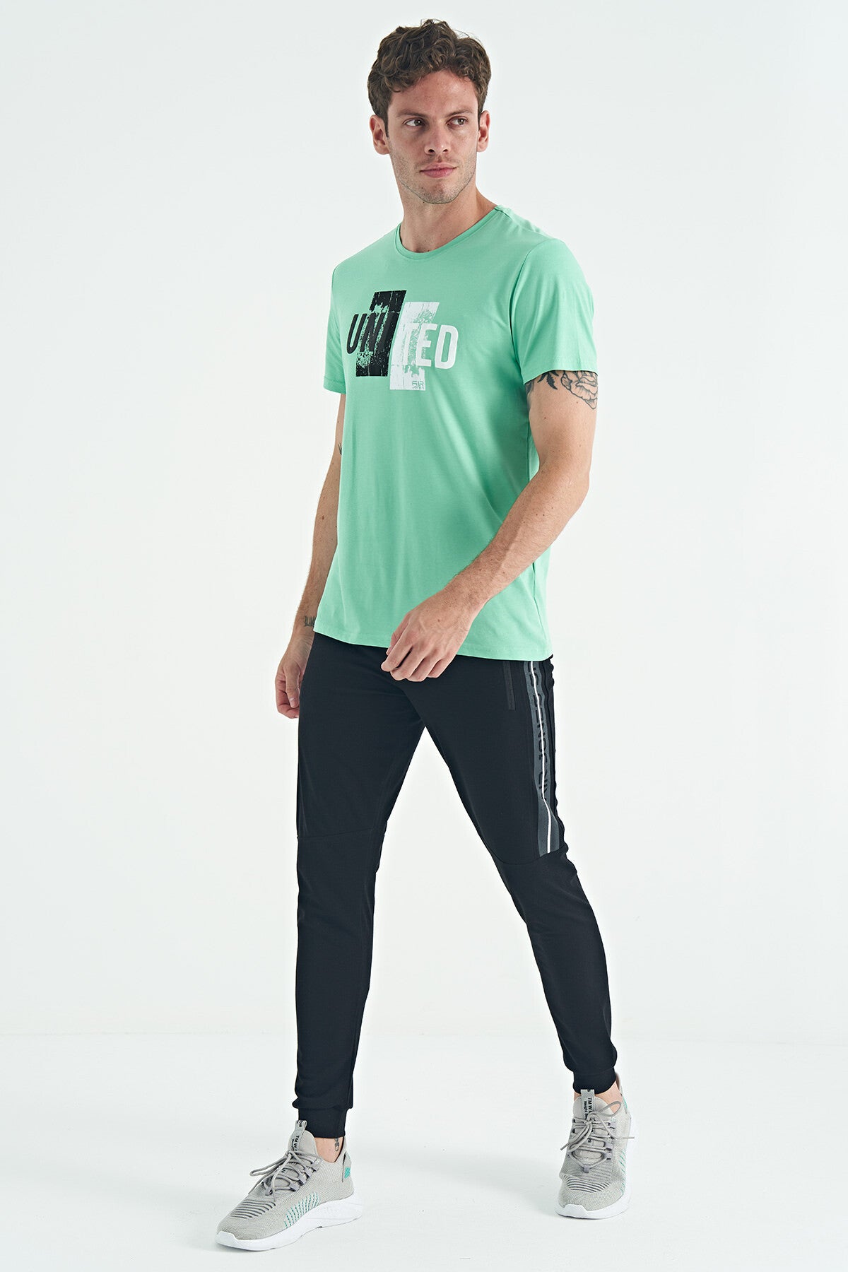 Elvis Water Green Standard Fit Men's T-Shirt - 88218