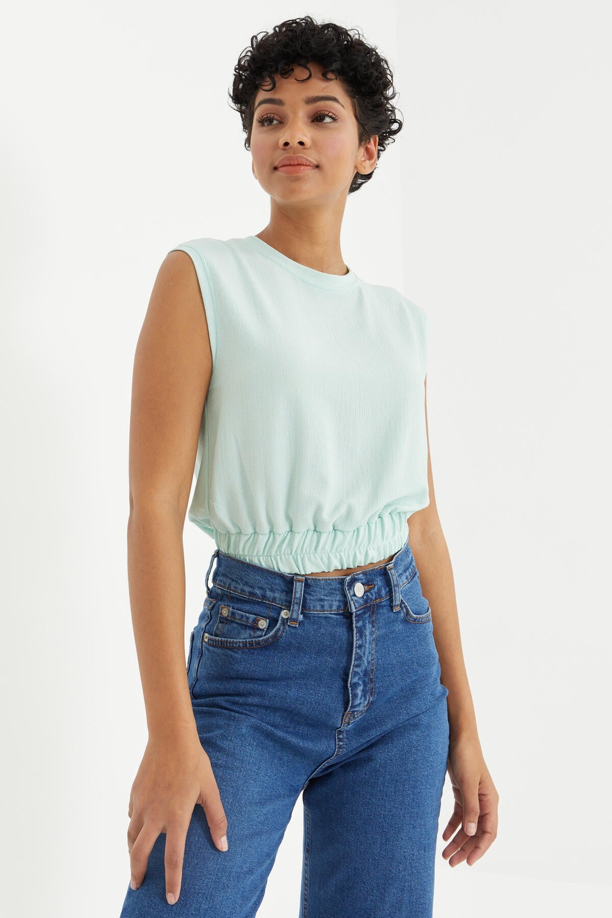 Light Green O Collar Sleeveless Stretch Crinkled Fabric Women's Crop Top T-Shirt - 97226