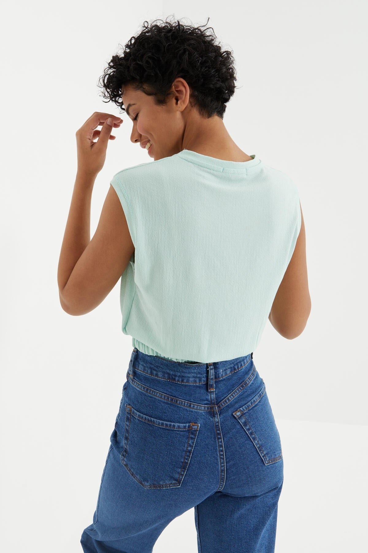 Light Green O Collar Sleeveless Stretch Crinkled Fabric Women's Crop Top T-Shirt - 97226