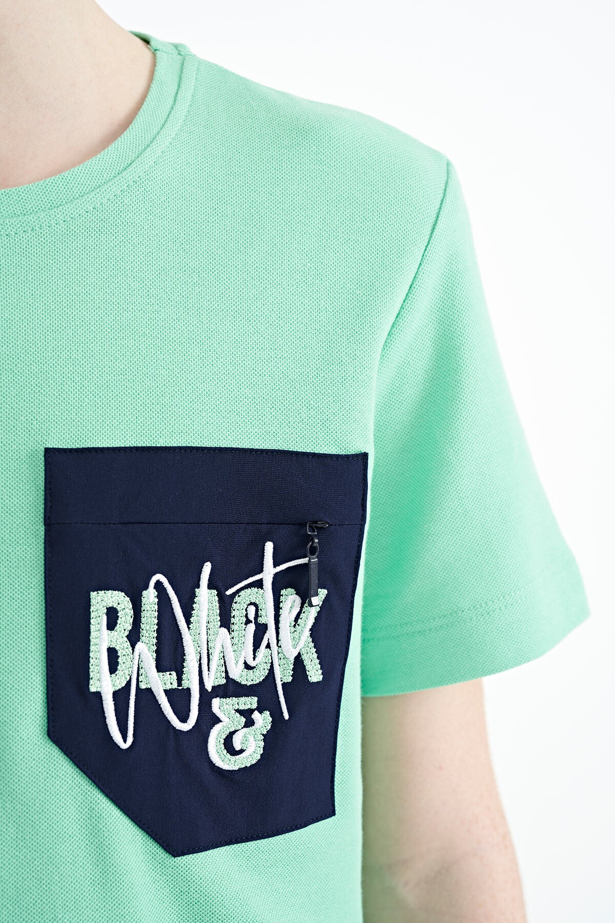Light Green Front Pocket Embroidered O Collar Standard Fit Boys' T-Shirt - 11116