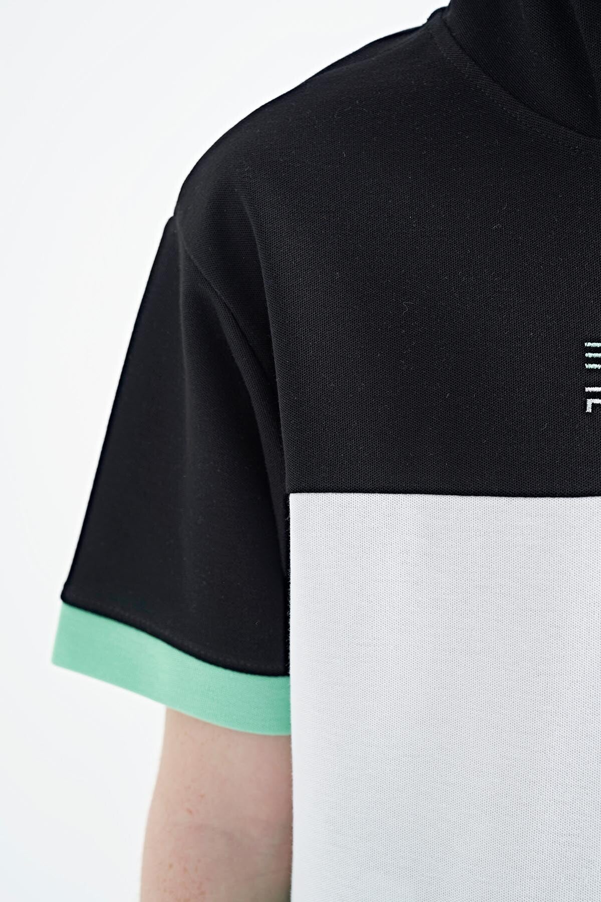 Green Block Color Kangaroo Pocket Hooded Oversize Boys T-Shirt - 11150