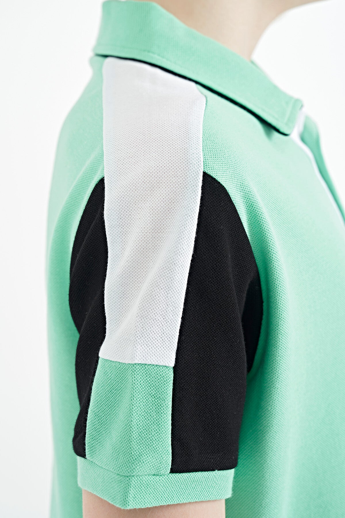 Color Blocked Shoulder Trim Detailed Standard Fit Boys T-Shirt - 11155