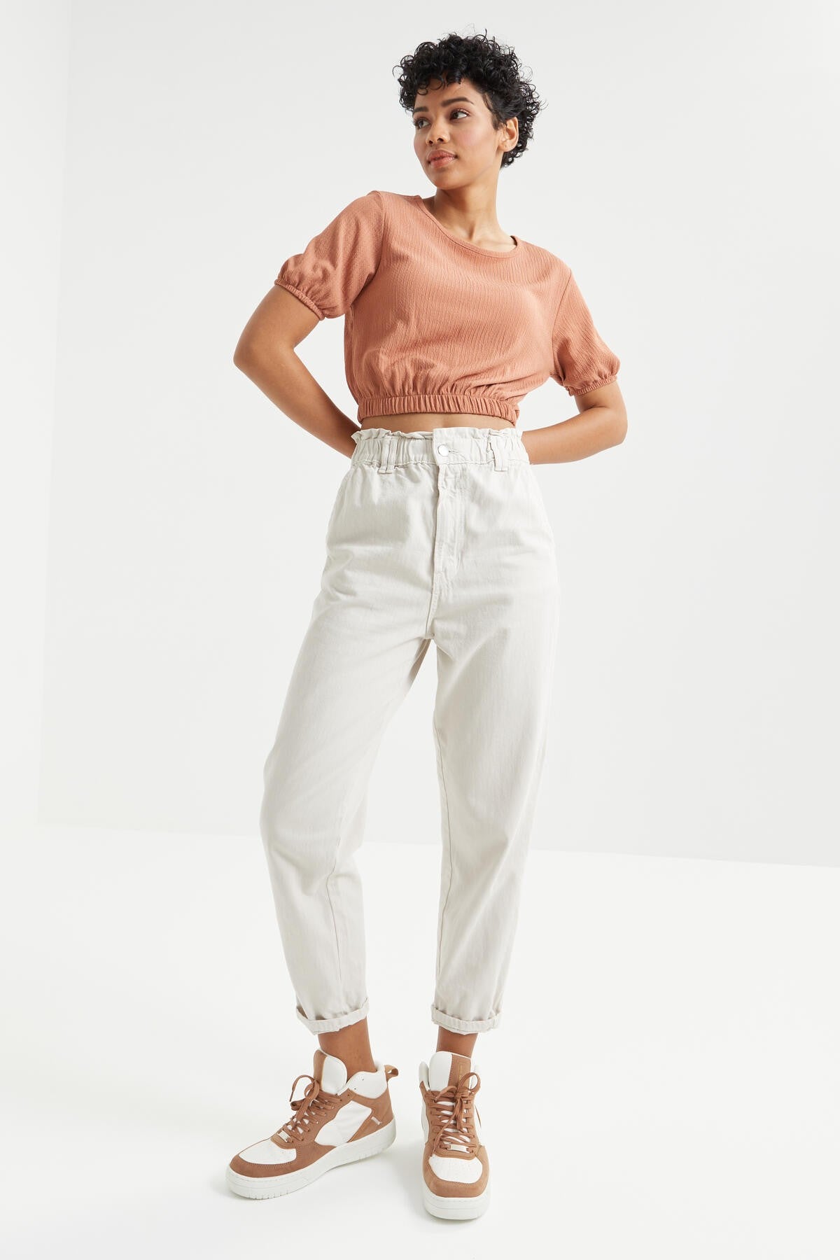 Cinnamon Balloon Sleeve O Neck Elastic Waist Crinkled Fabric Women's Crop Top T-Shirt - 97221