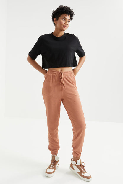 Cinnamon Waist-Gathered Laced Jogger Crinkled Fabric Women's Tracksuit Bottom - 94620