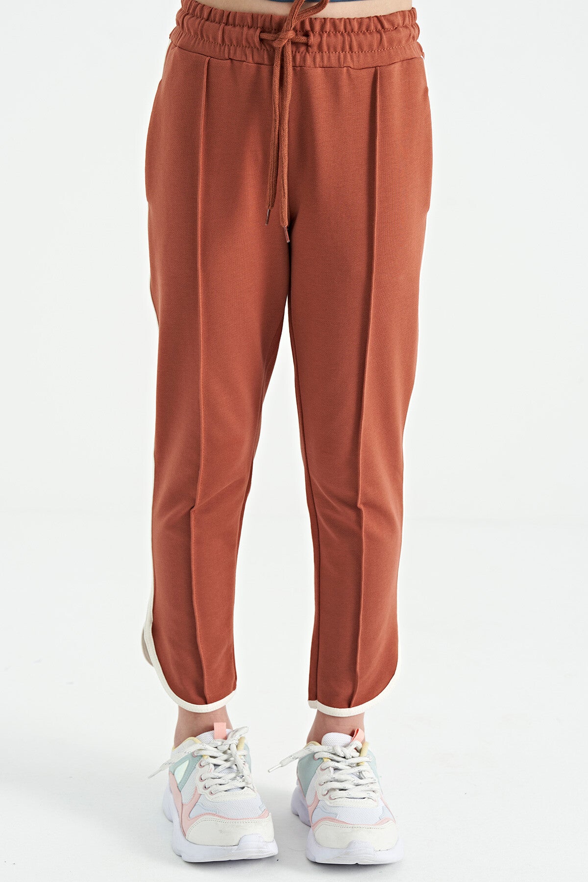 Cinnamon Beige Detailed Laced Front Panel Wide-Legged Girls' Tracksuit Bottom - 75124