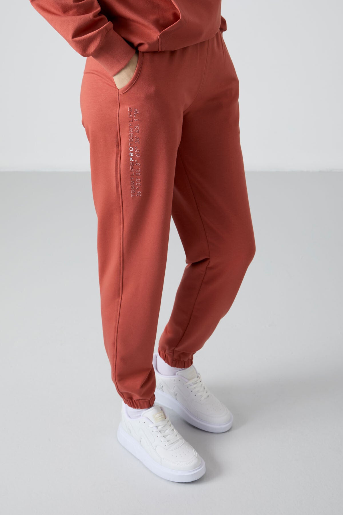 Cinnamon Hooded Kangaroo Pocket Oversize Elastic Cuff Women's Tracksuit Set - 95288