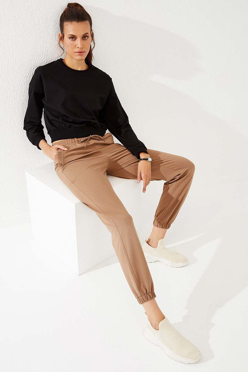 Women's Relaxed Fit Elastic Cuffed Tracksuit Bottom with Side Pockets - 94580