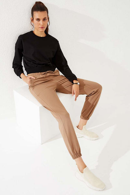 Women's Relaxed Fit Elastic Cuffed Tracksuit Bottom with Side Pockets - 94580