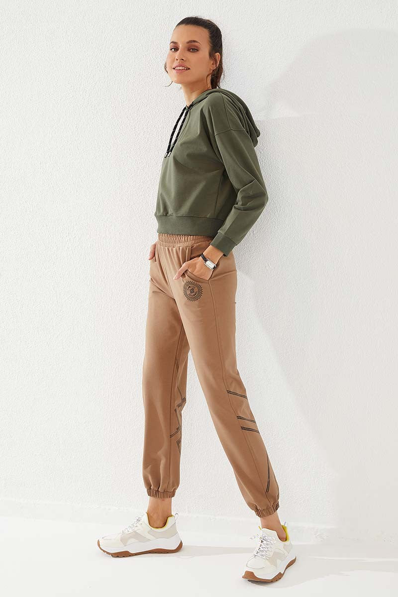 Women's Relaxed Fit Ribbed Cuff Tracksuit Bottom with Earth Tone Line Print - 94585