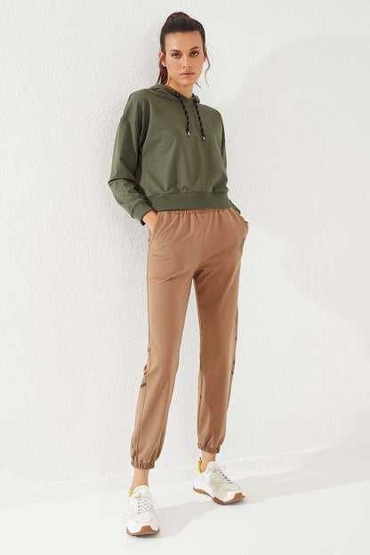 Women's Relaxed Fit Ribbed Cuff Tracksuit Bottom with Earth Tone Line Print - 94585