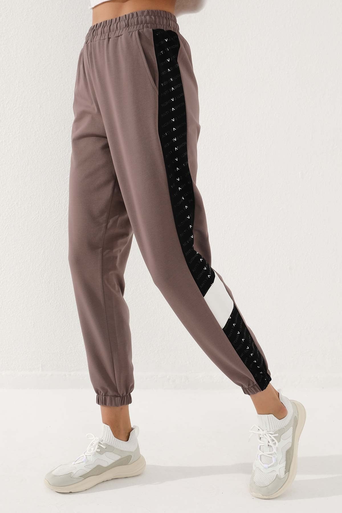 Striped Earth Detailed Jogger Comfort Fit Elastic Cuff Women's Tracksuit Bottom - 94579