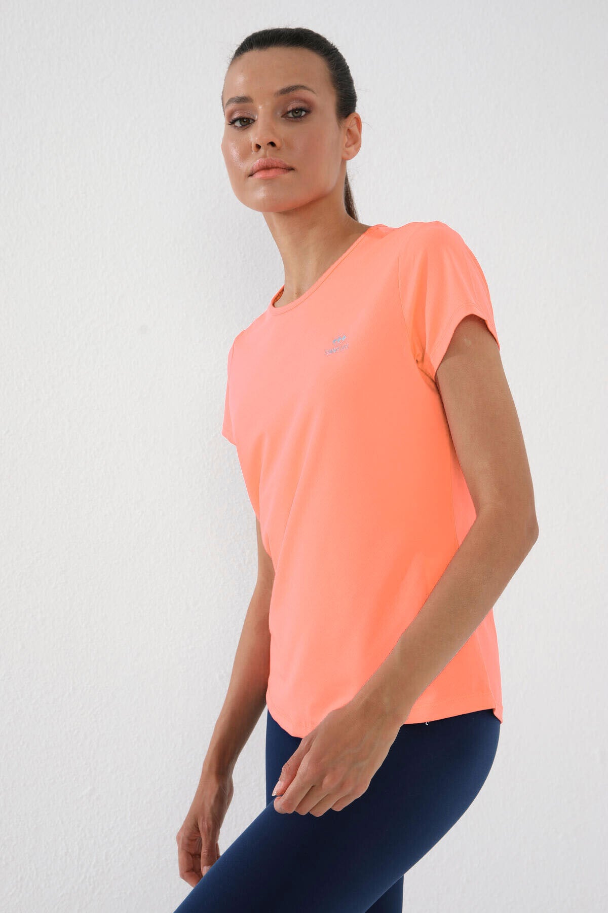 Basic Round Neck Short Sleeve Standard Fit Women's T-Shirt - 97144