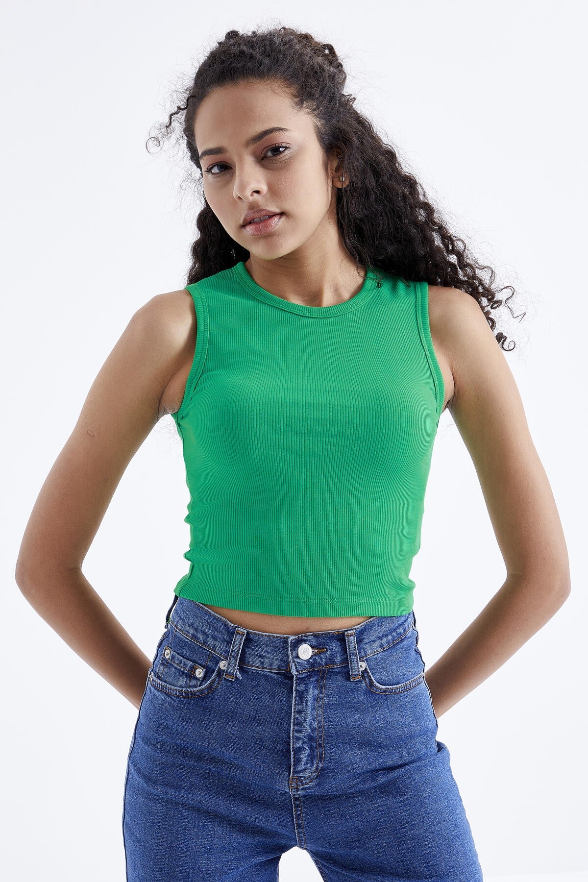 Green Basic Sleeveless O Neck Women's Crop Top Singlet - 97204