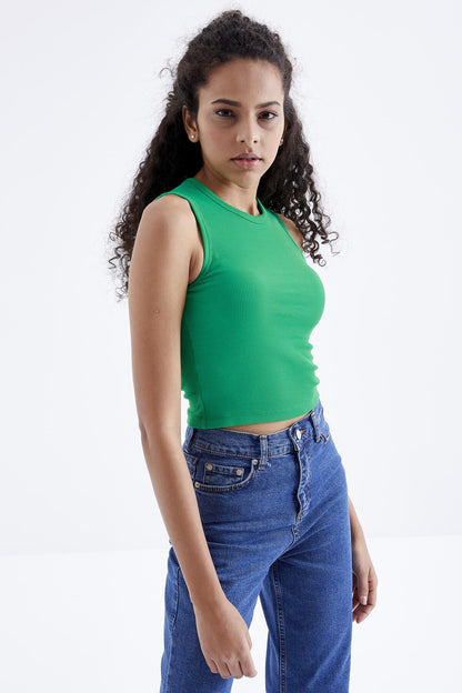 Green Basic Sleeveless O Neck Women's Crop Top Singlet - 97204