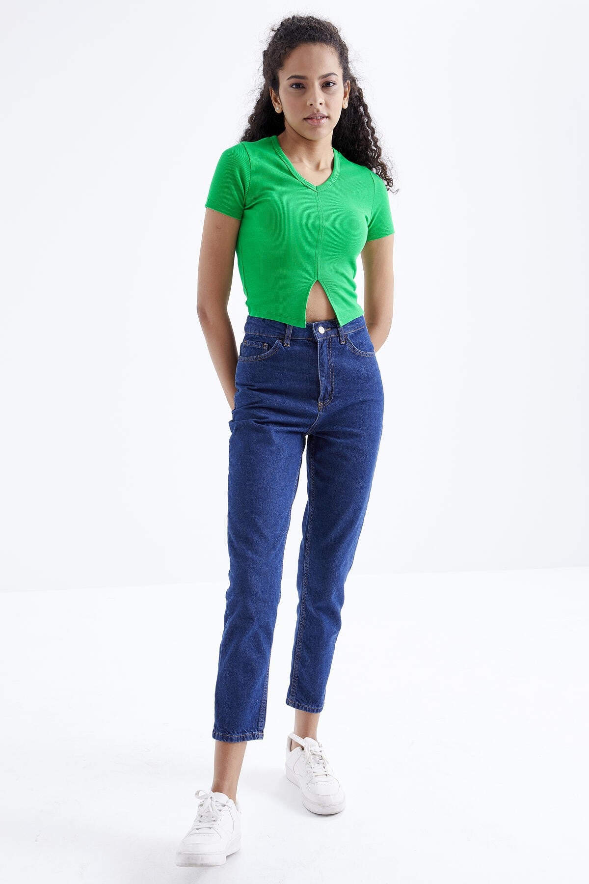 Green Basic Front Slit V Neck Women's Crop Top T-Shirt - 97206