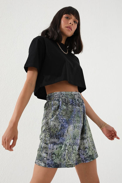 Green Print Batik Pattern Laced Comfort Fit Bermuda Women's Shorts - 91004