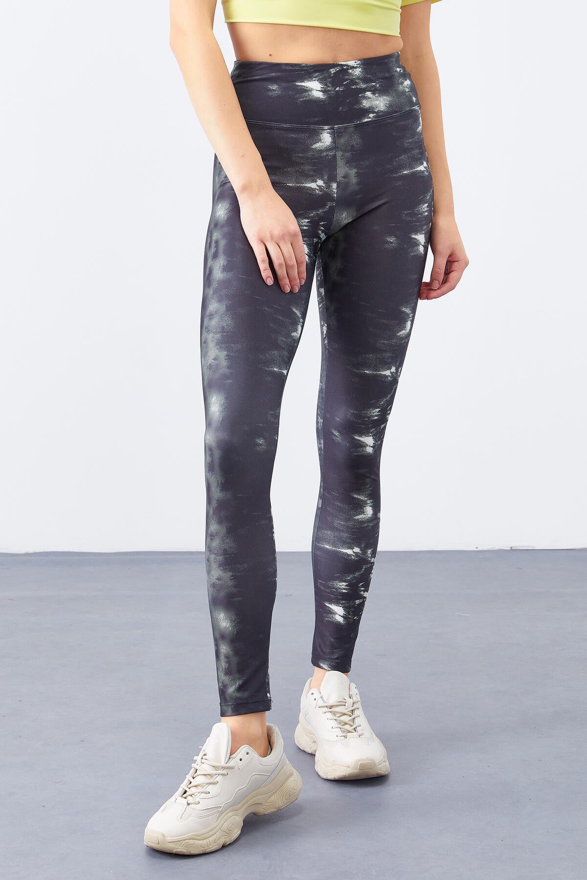 Green High Waist Batik Pattern Slim Fit Tapered Leg Women's Tights - 94551