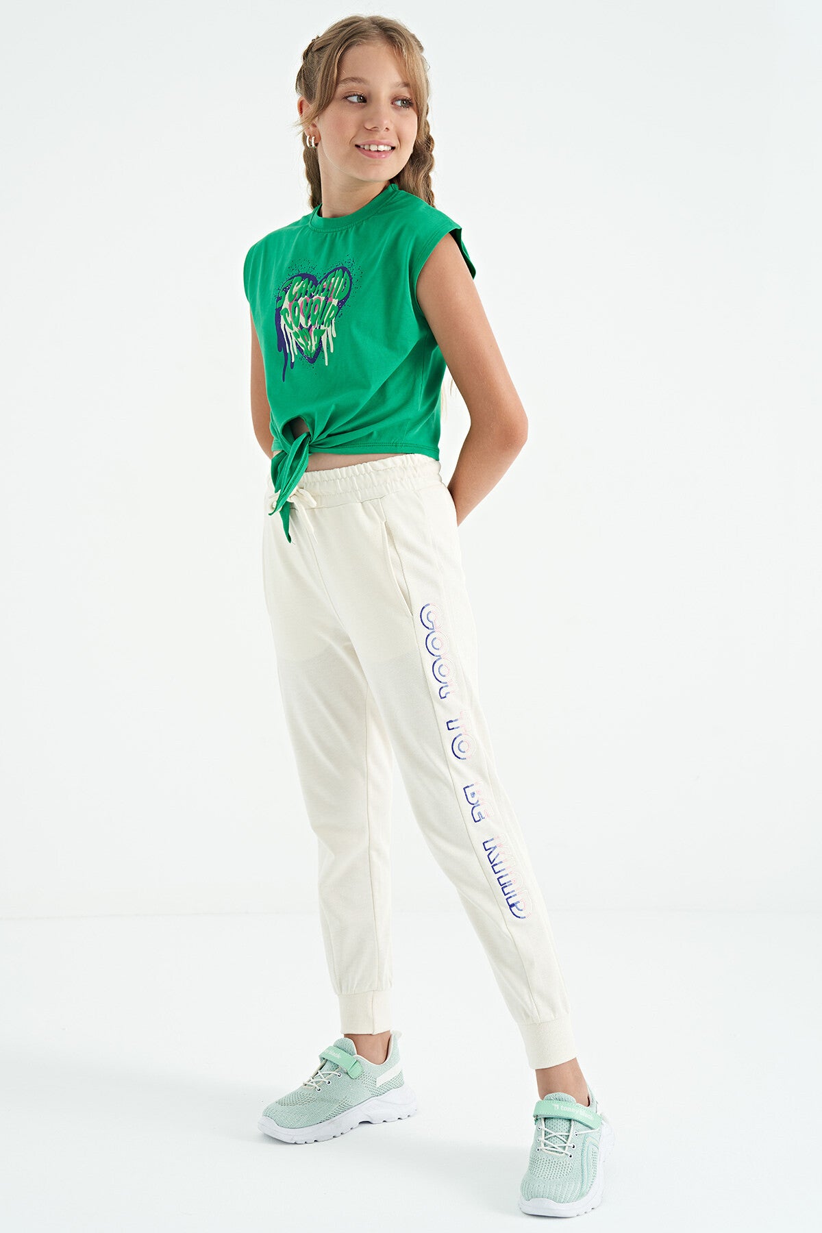 Green Heart Print Front Knot Detailed Comfortable Fit Girls T-Shirt - 75114