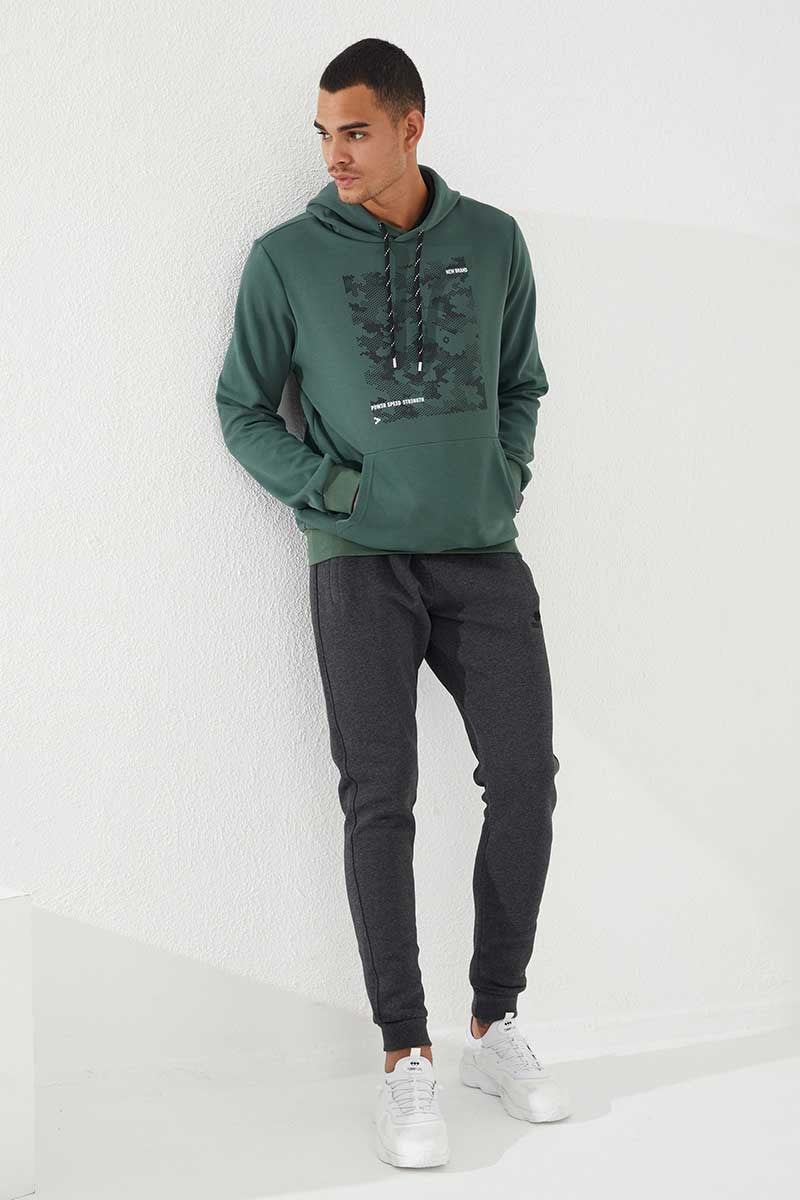 Green Camouflage Pattern Printed Standard Fit Men's Hooded Sweatshirt - 87884