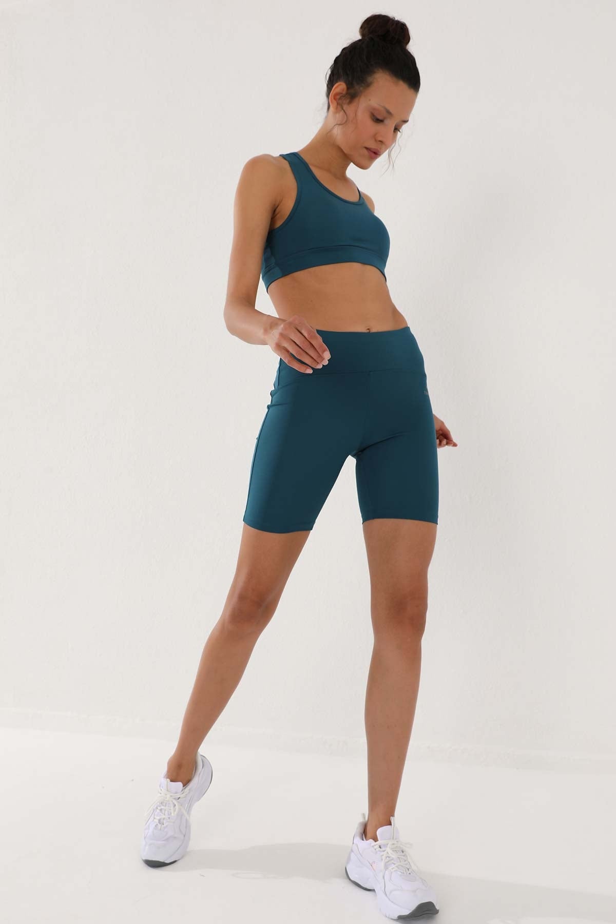 Emerald Back Detailed Tight Fit U Collar Women's Sports Bustier - 97120