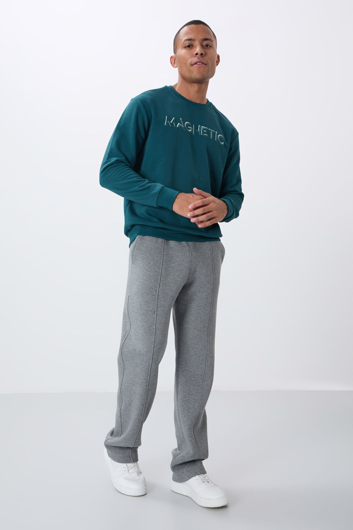 Emerald Green Embroidered O Neck Comfort Fit Fleece-Lined Men's Sweatshirt - 88020