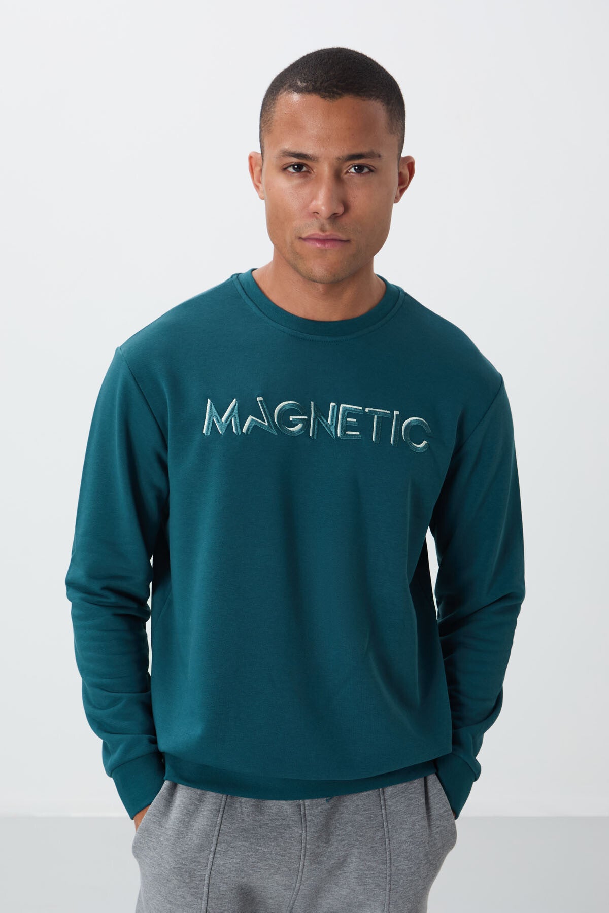 Emerald Green Embroidered O Neck Comfort Fit Fleece-Lined Men's Sweatshirt - 88020